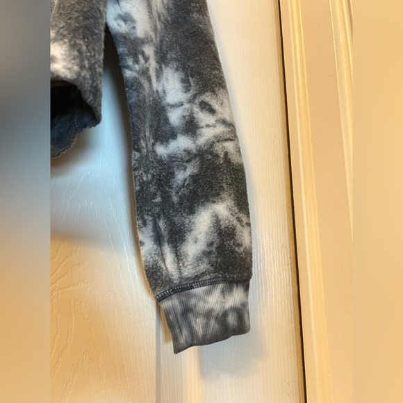 Women’s Wild Fable Dark Gray & White Tie Dye Sweatshirt - Picture 5 of 6